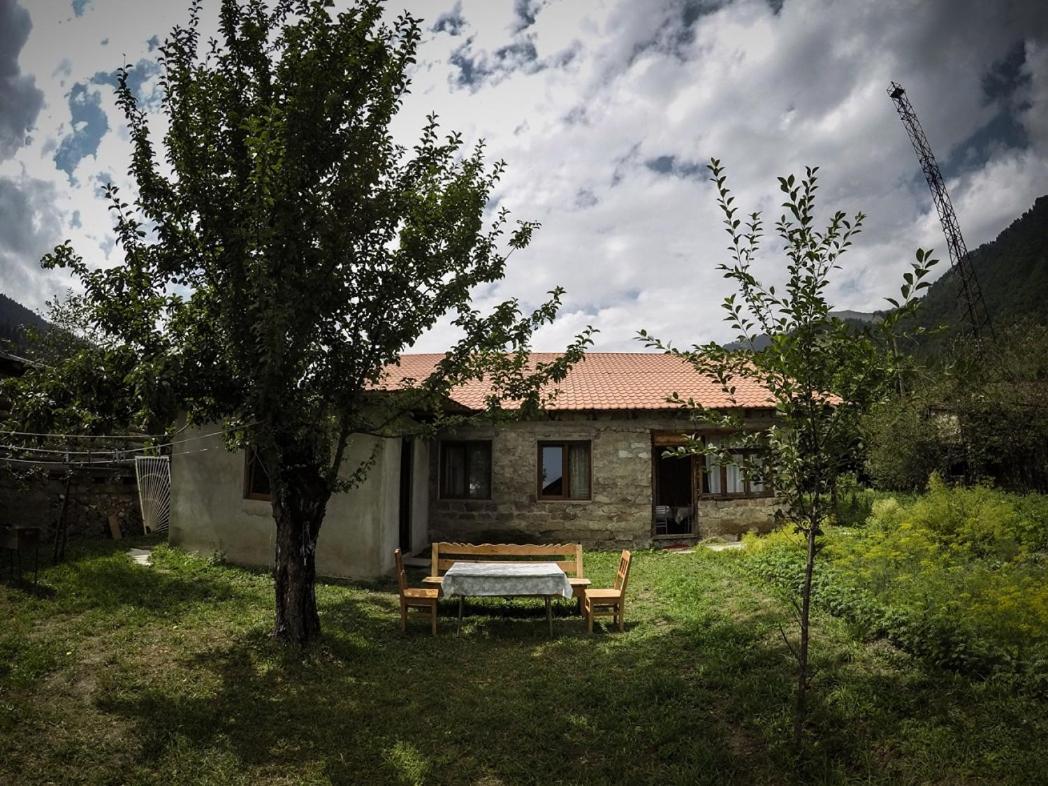 Keti Pilpani Guesthouse Местія Екстер'єр фото